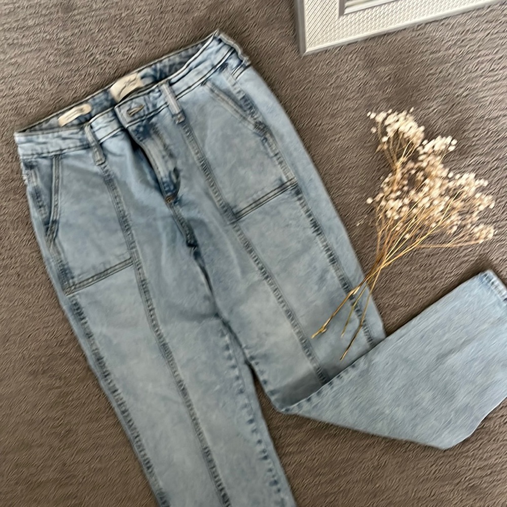 light denim pants